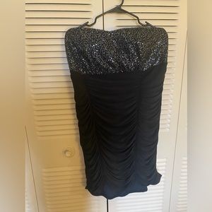 3x sequined strapless bodycon dress